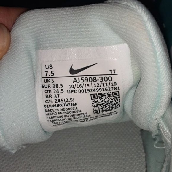 Sneakers - Picture 2 of 3